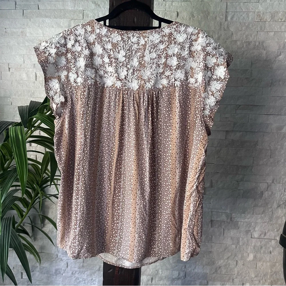 Savanna Jane Boho Cream Tan Brown Embroidered Floral Cap Sleeve Top Size 1X - Picture 7 of 9